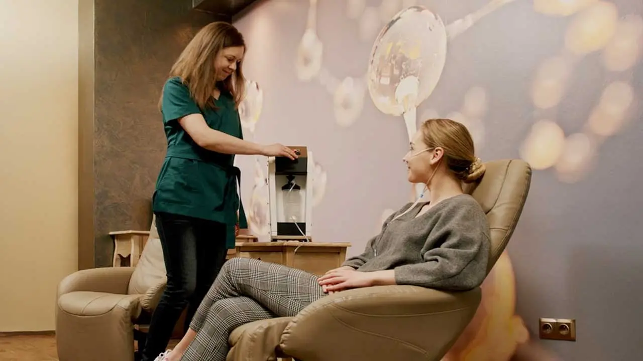 Therapist preparing a HOCELL inhaler for a client in a treatment room